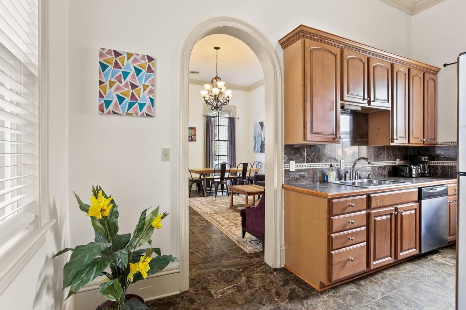 Holiday home 3bd Steps To Saint Charles Gated Parking *