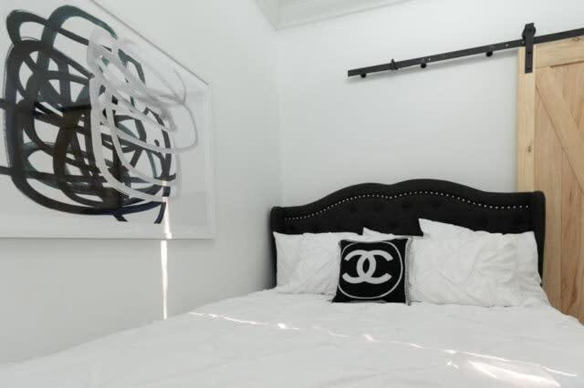 Amazing Modern 5 Bedroom Next To French Qt & Bourbon Apartment New Orleans