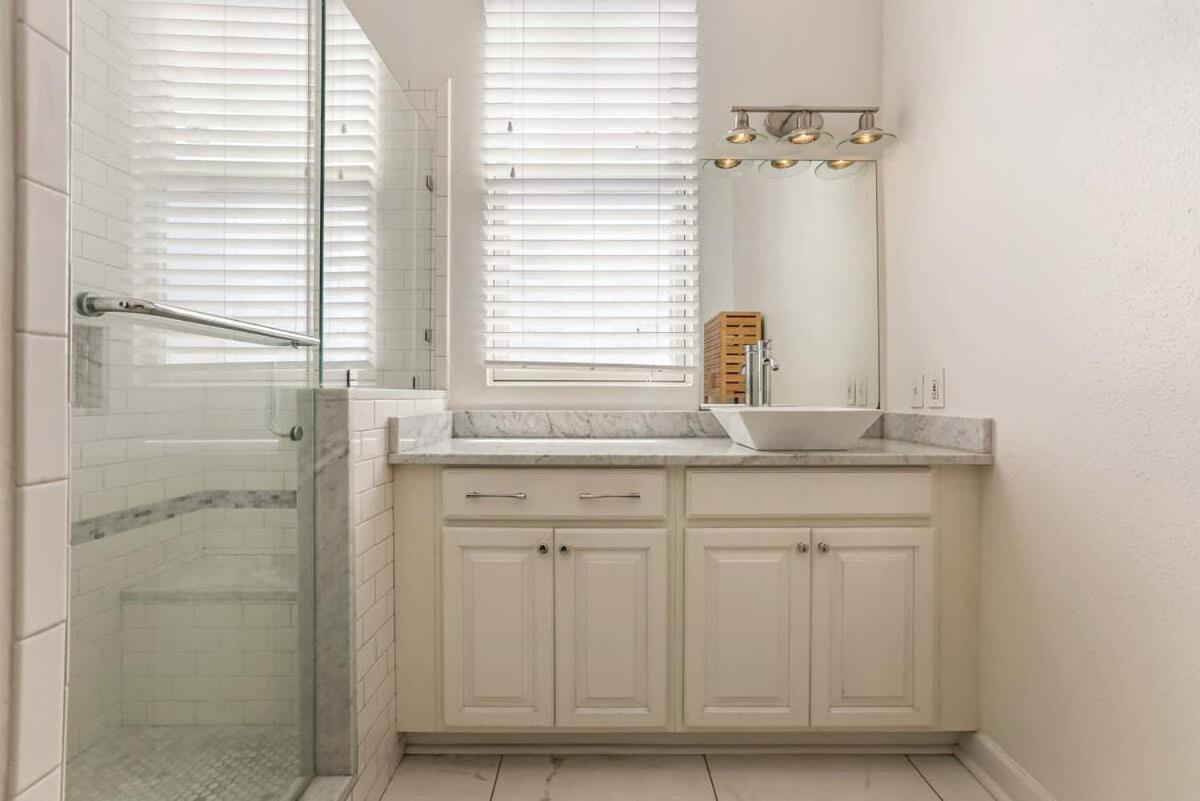 5bed Streetcar Retreat W Outdoor Entertaining Apartment New Orleans