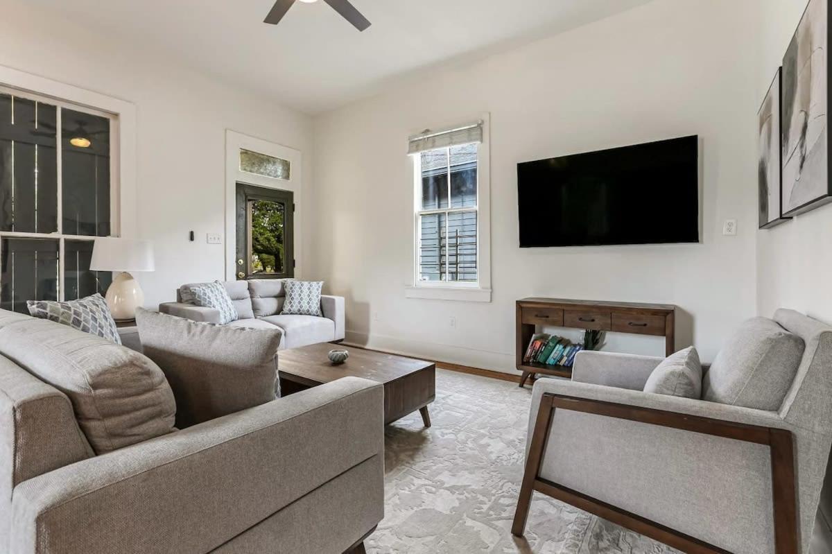 5bed Streetcar Retreat W Outdoor Entertaining Apartment