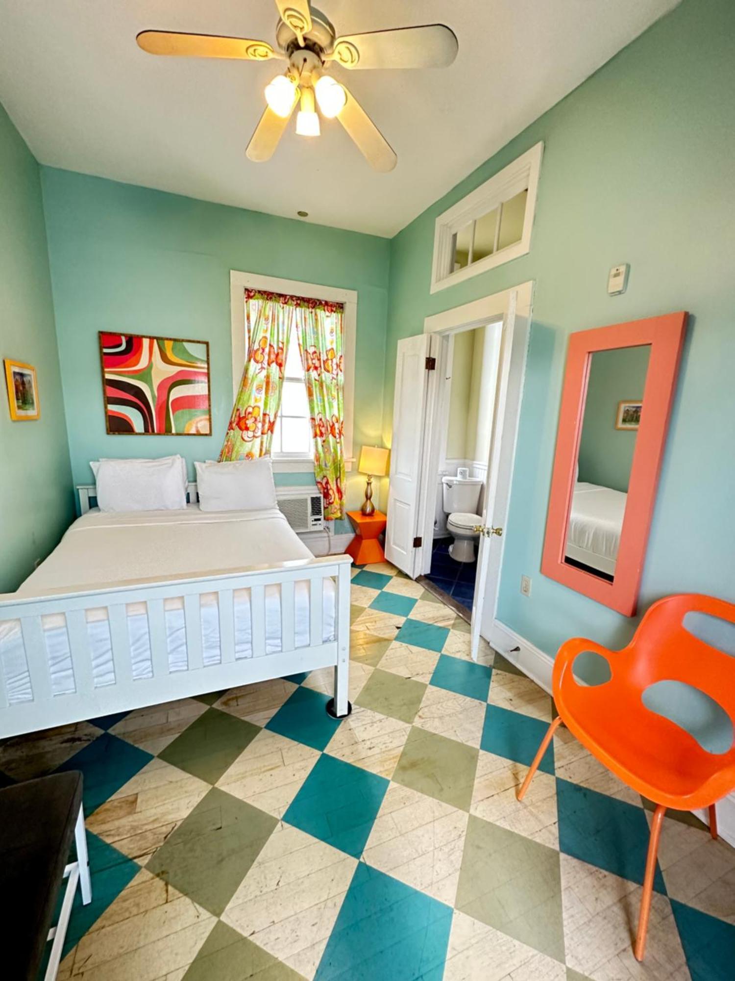 Creole Gardens And Inn
