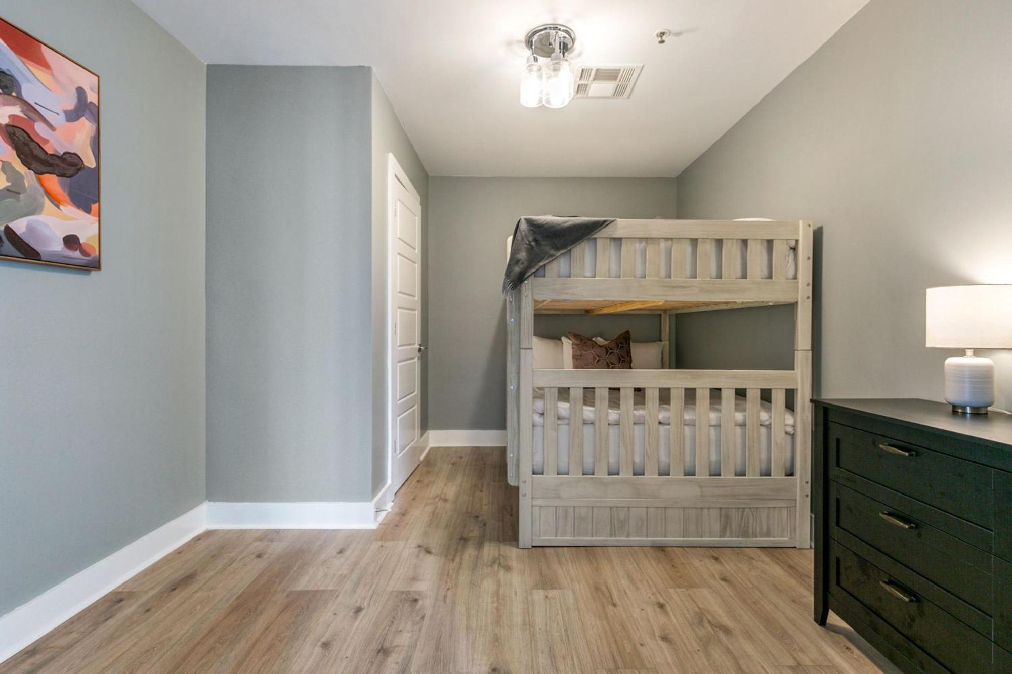 Apartment Modern & Fully Furnished In The Heart Of The *