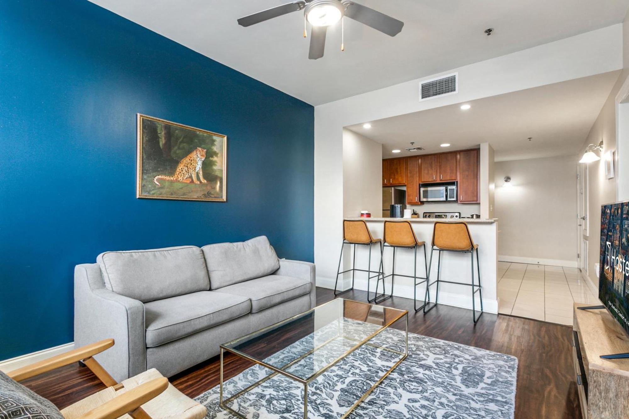 Spacious Modern Near French Quarter Apartment *