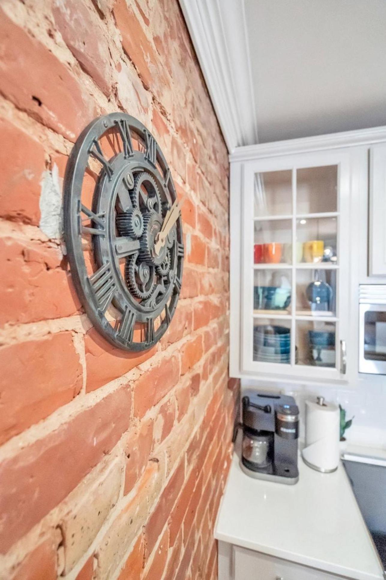 Historic 2br Condo, Walk To Fq & Dining Spots