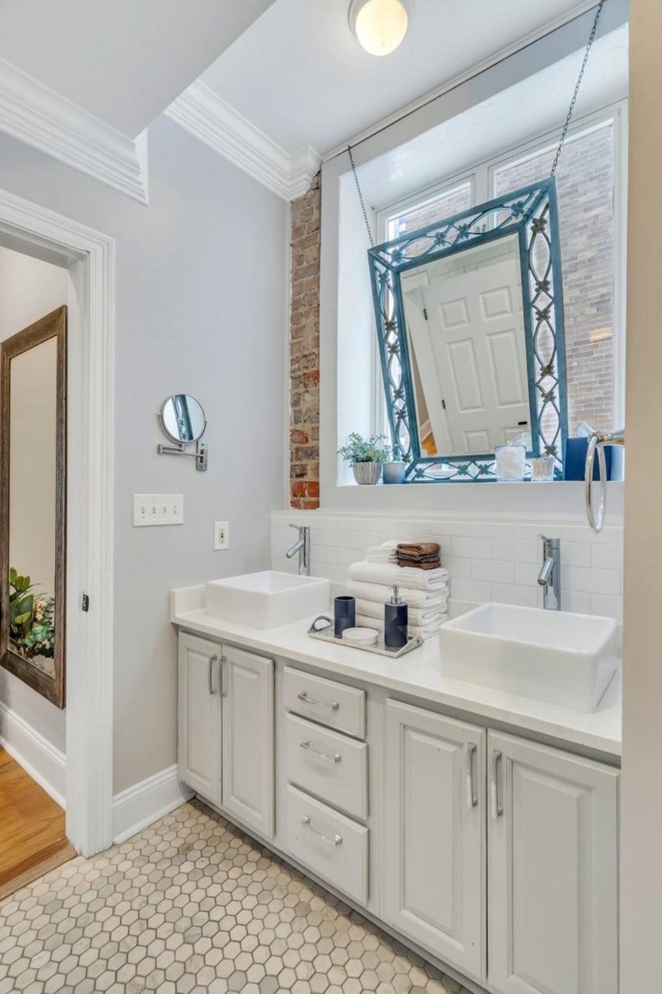 Historic 2br Condo, Walk To Fq & Dining Spots Holiday home