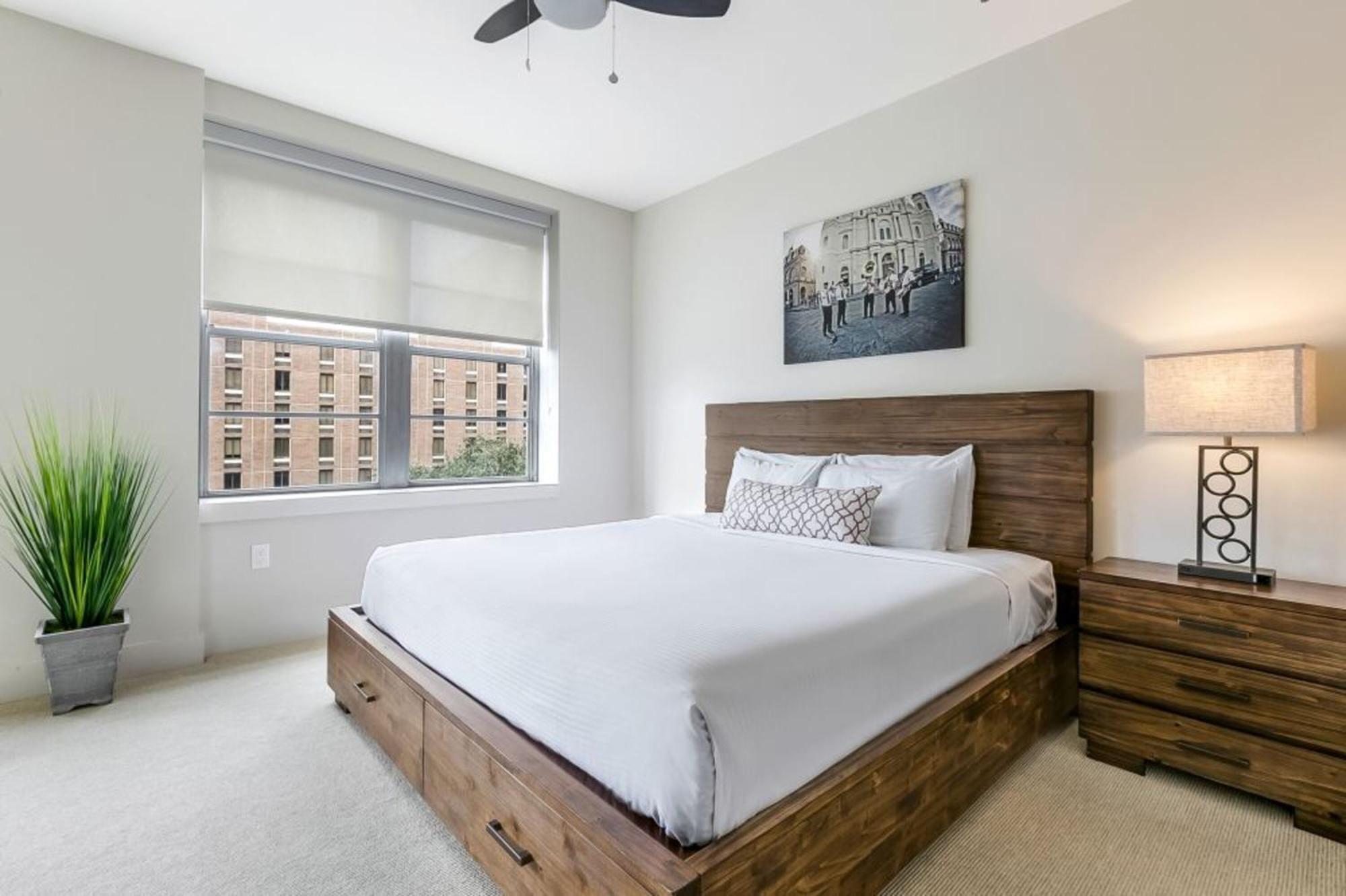 2 Bedroom Elegant In Downtown Apartment New Orleans