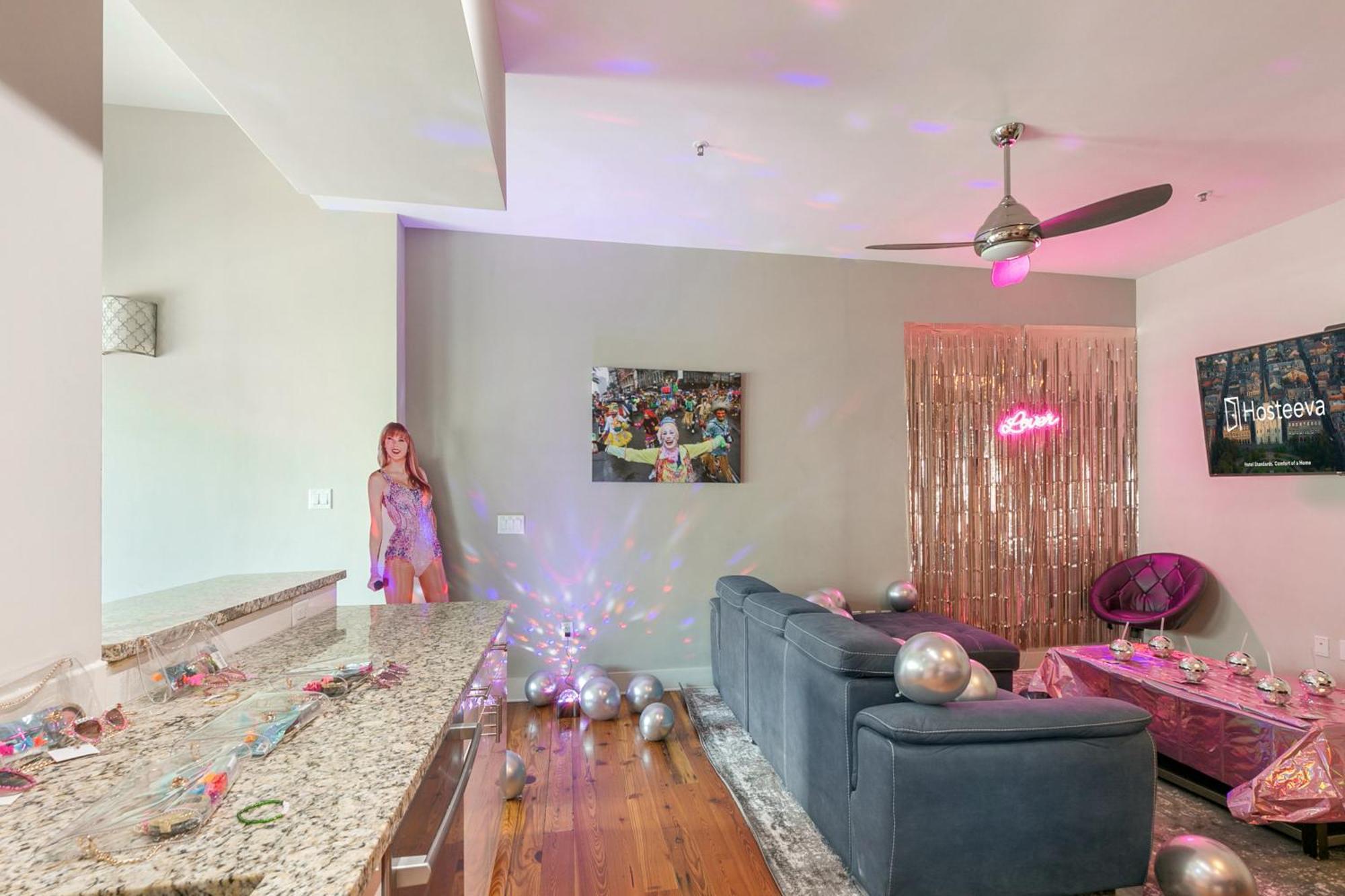 Upscale And Penthouses Close To Canal And Bourbon St *