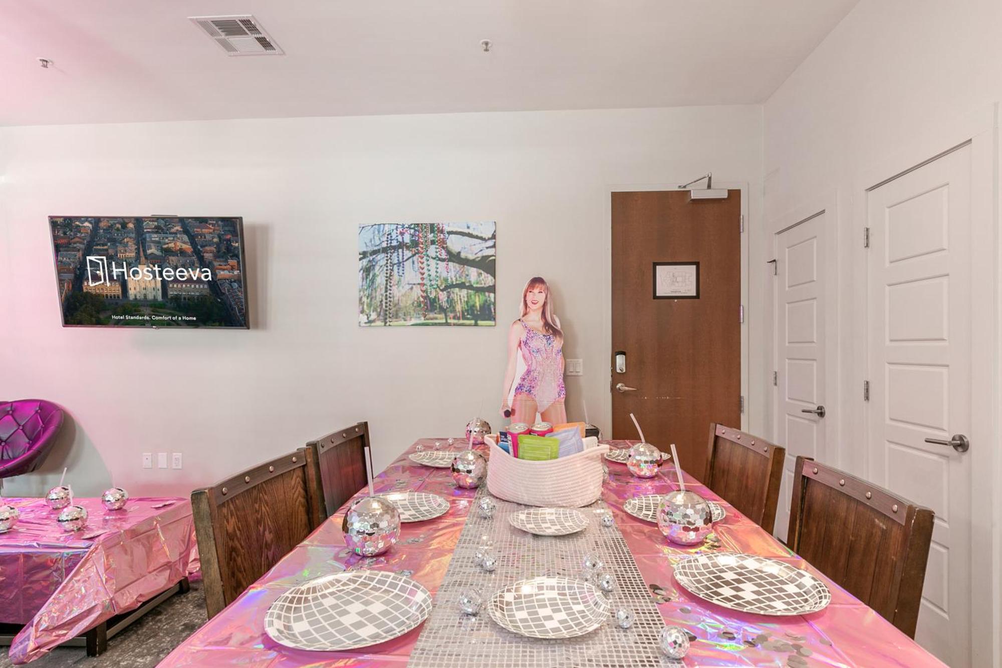 Upscale And Penthouses Close To Canal And Bourbon St Apartment *
