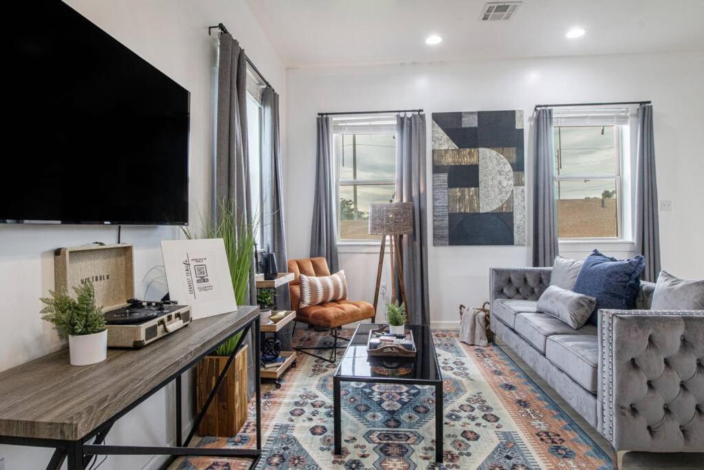 Luxury 6 Bedroom Oasis Apartment New Orleans