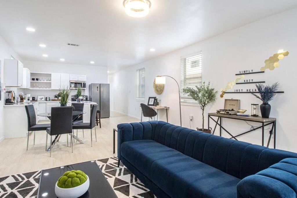 Apartment Luxury 6 Bedroom Oasis *