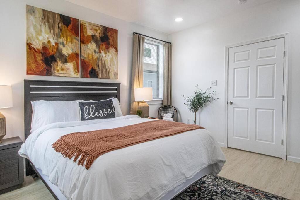 Luxury 6 Bedroom Oasis Apartment