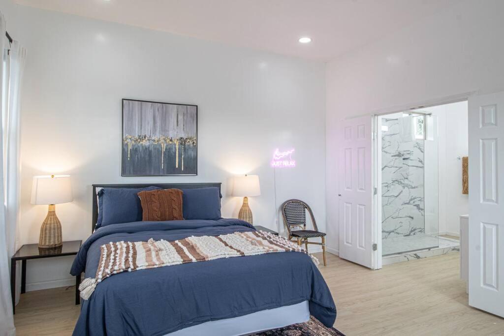 Apartment Luxury 6 Bedroom Oasis