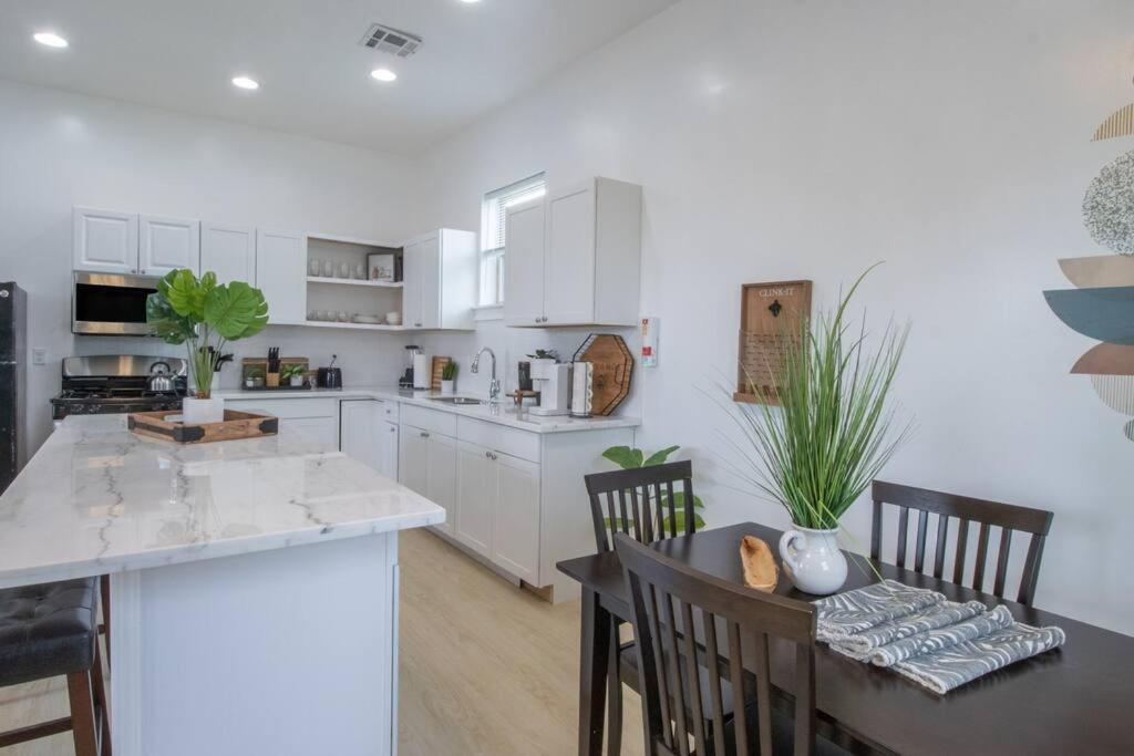 Apartment Vibrant Gray Downtown Loft New Orleans