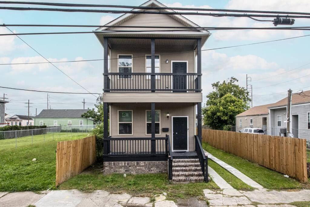 Vibrant Gray Downtown Loft * New Orleans