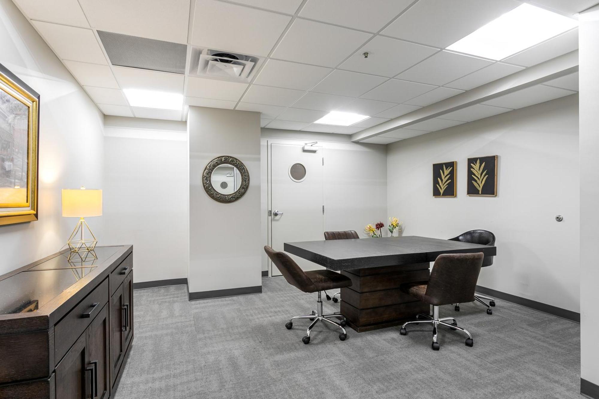 2 Bedroom Elegant In Downtown
