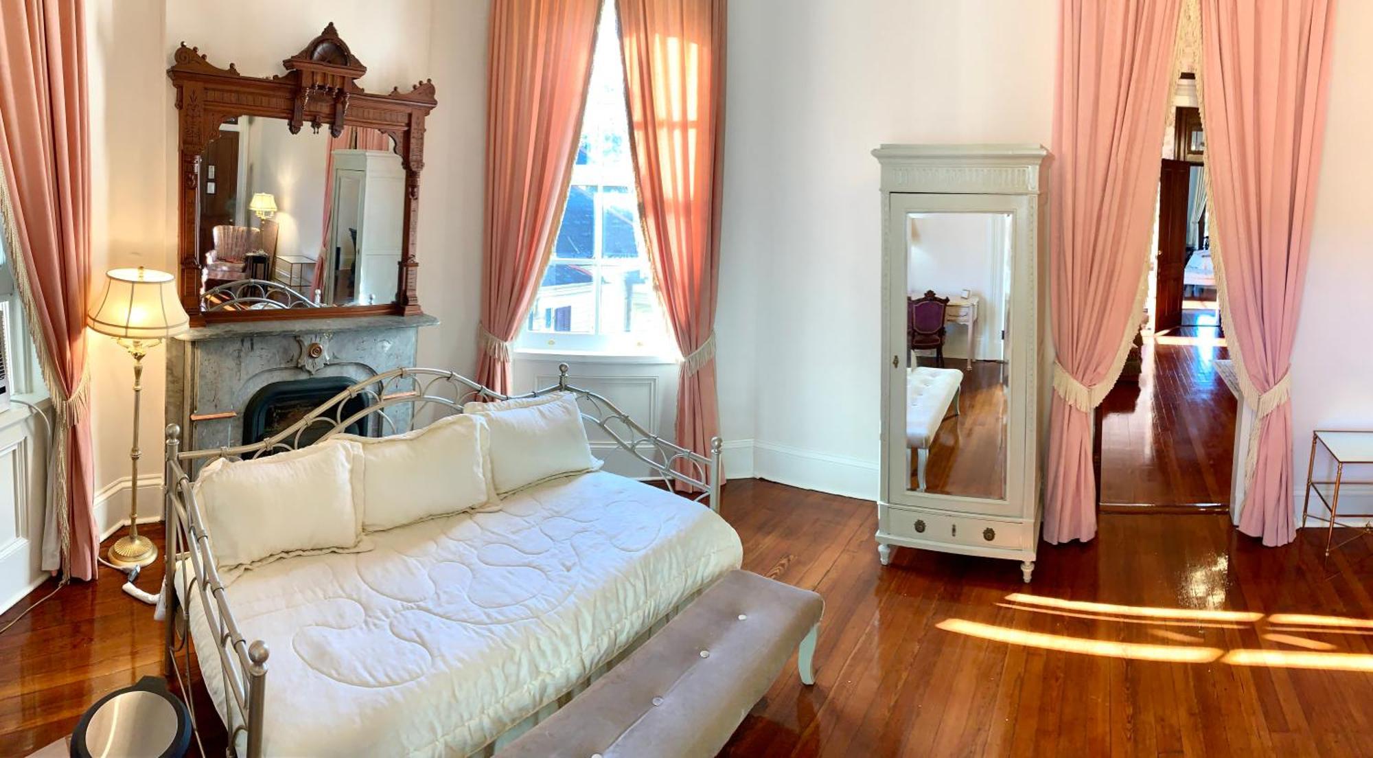 French Quarter Lanaux Mansion *