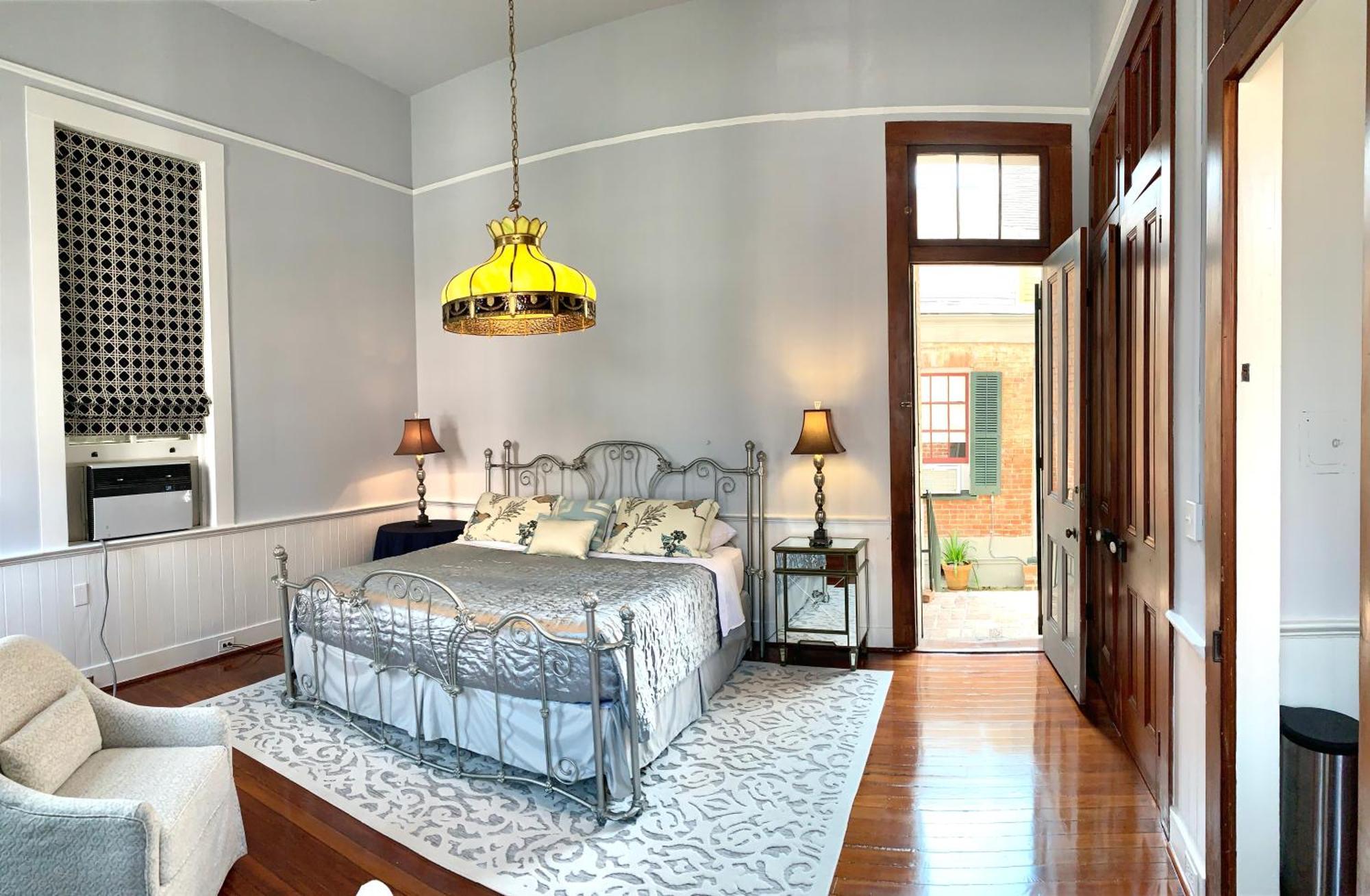 French Quarter Lanaux Mansion *