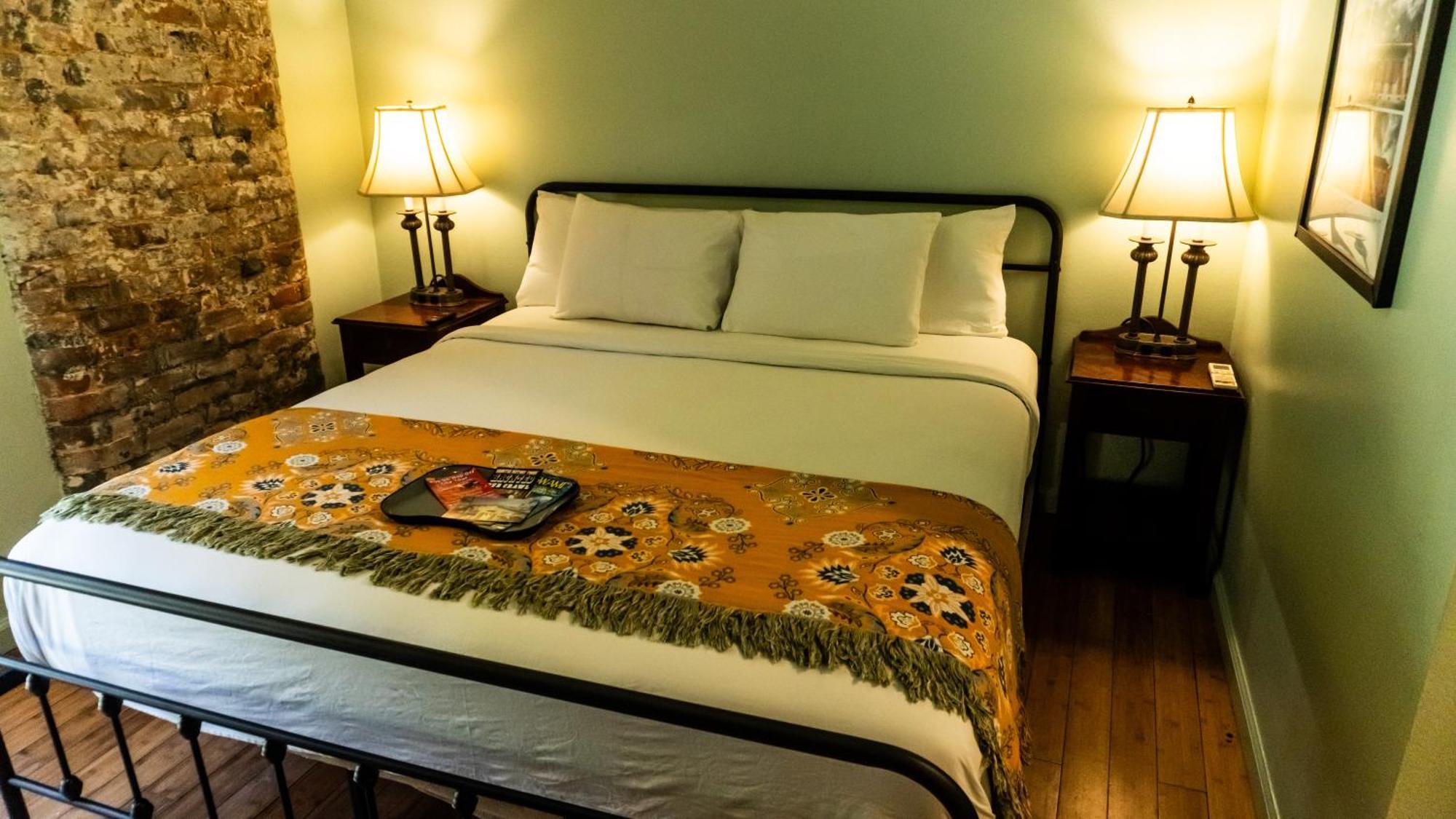 Historic Mardi Gras 3*