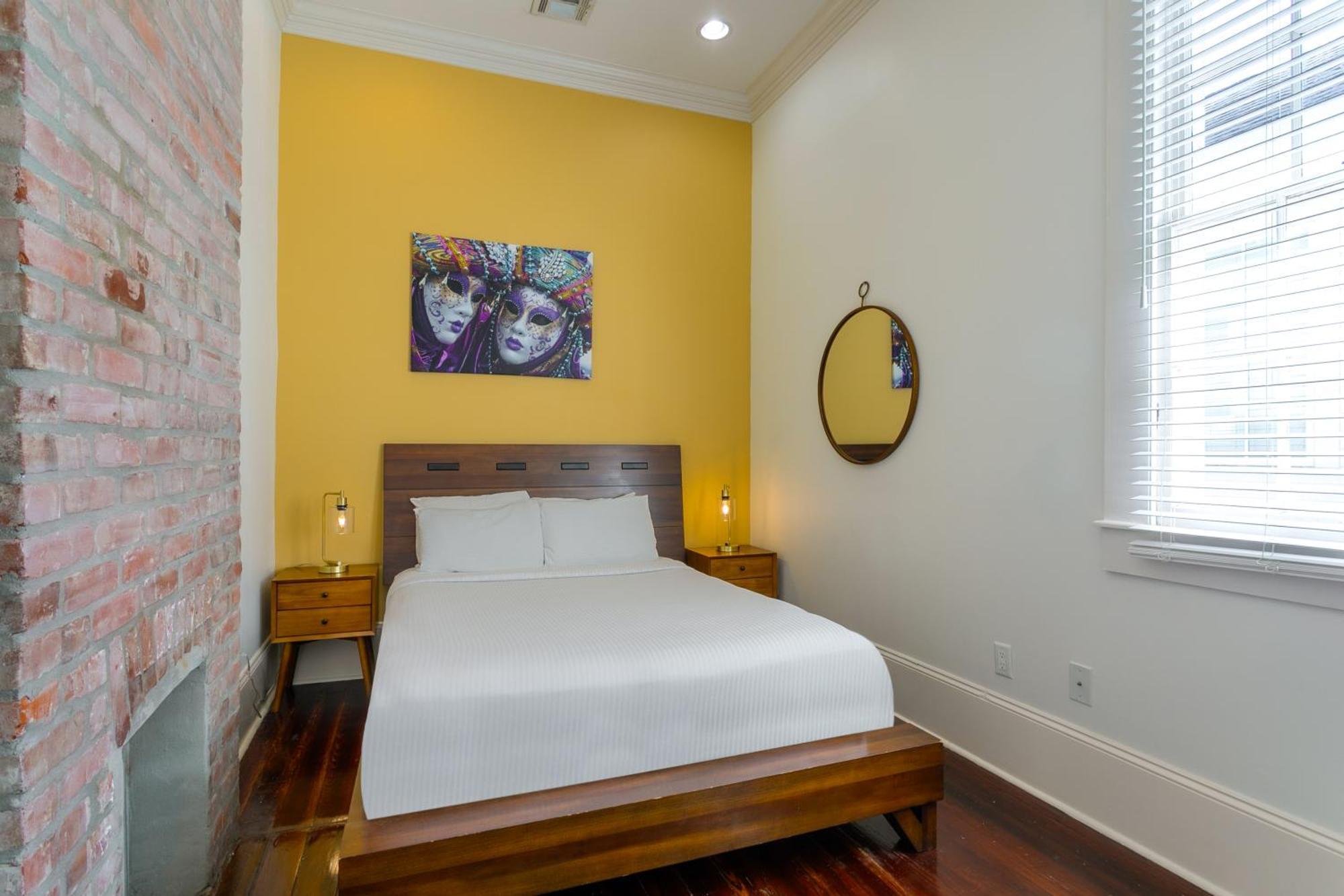 Charming 2br On Carondelet By Hosteeva * New Orleans
