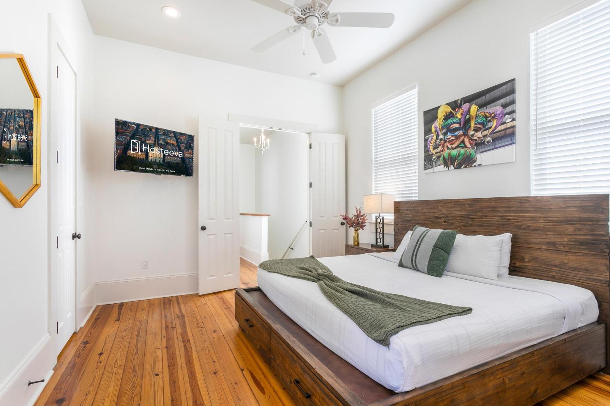 Amazing 3br Off St Charles With Pool Apartment