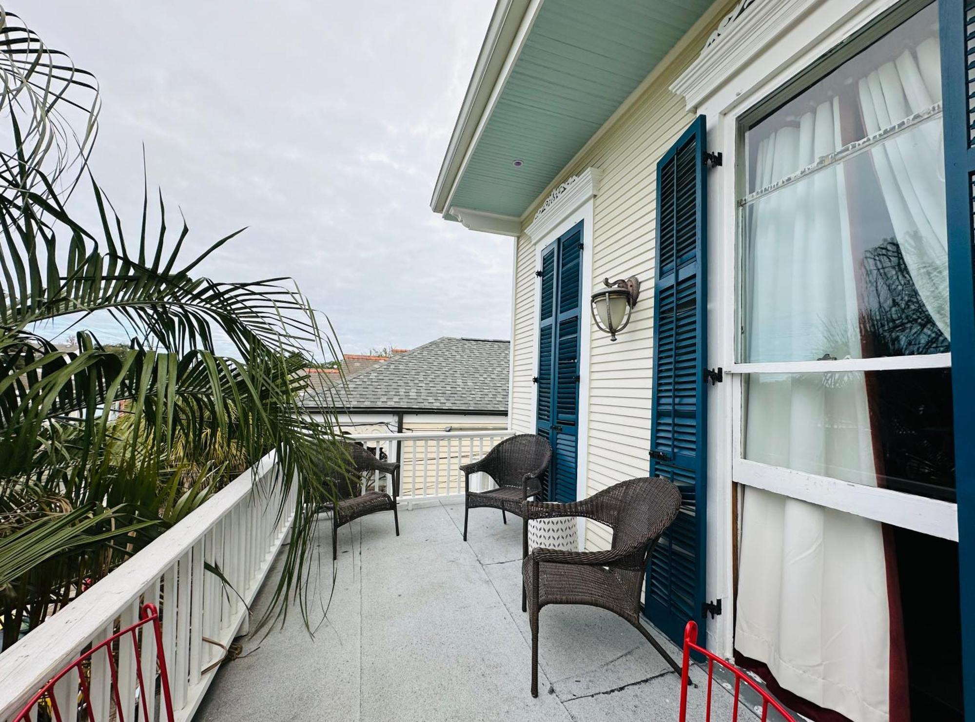 The Dragonfly Treme Guest house *