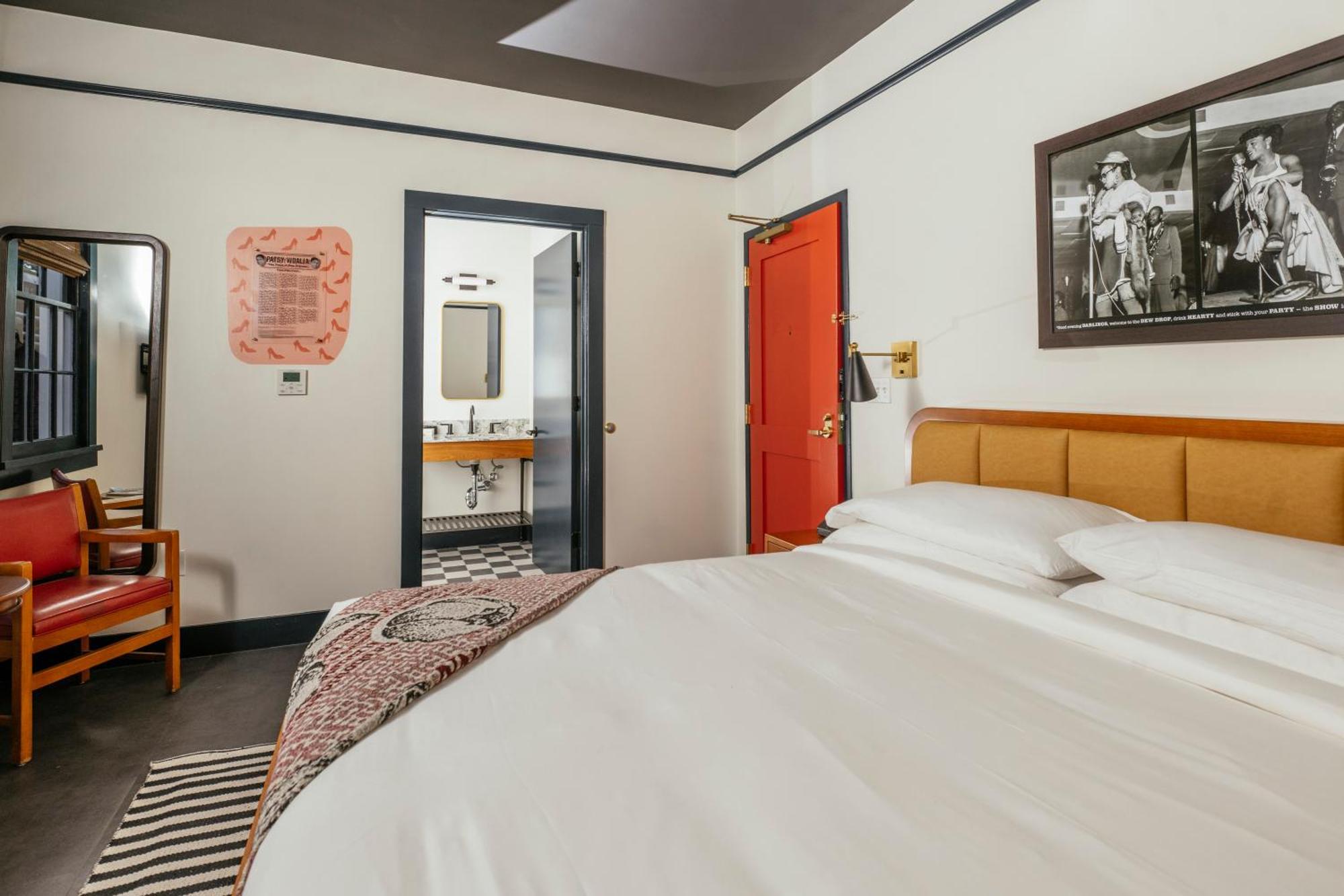 Dew Drop & Lounge 4*