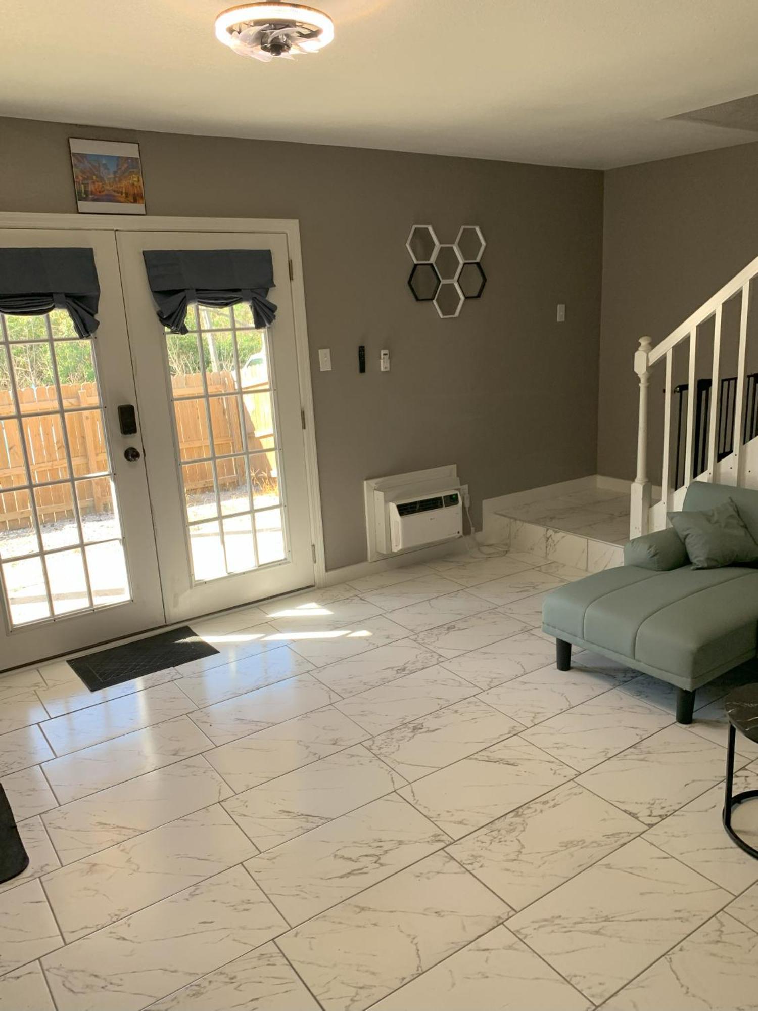 Nola Townhouse, 30 Days Minimum Rent Required Apartment