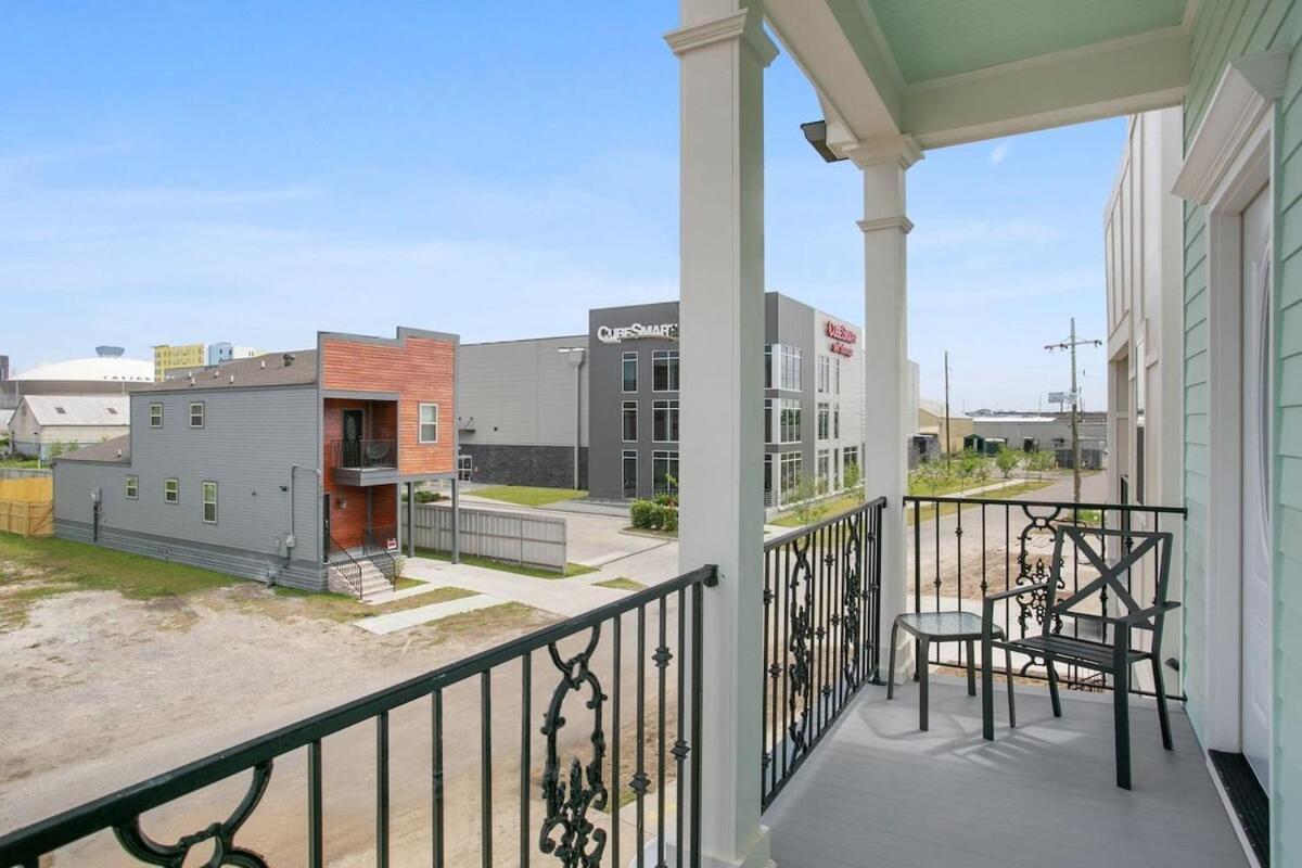 Beautiful New 5br With Outdoor Seating