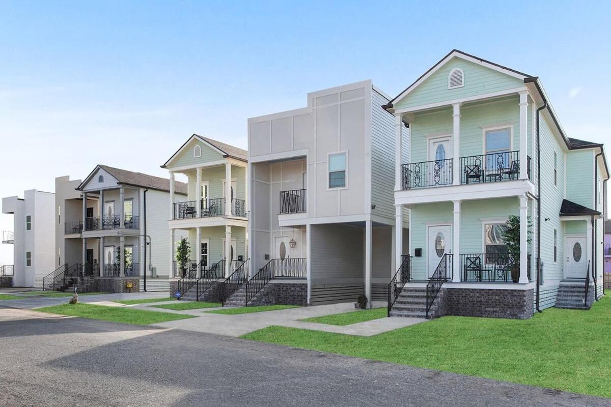 Holiday home Beautiful New 5br With Outdoor Seating *