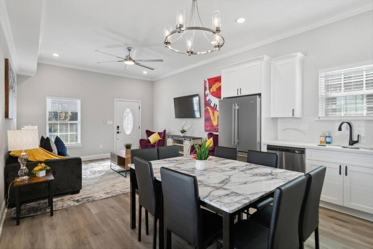 Holiday home Beautiful New 5br With Outdoor Seating