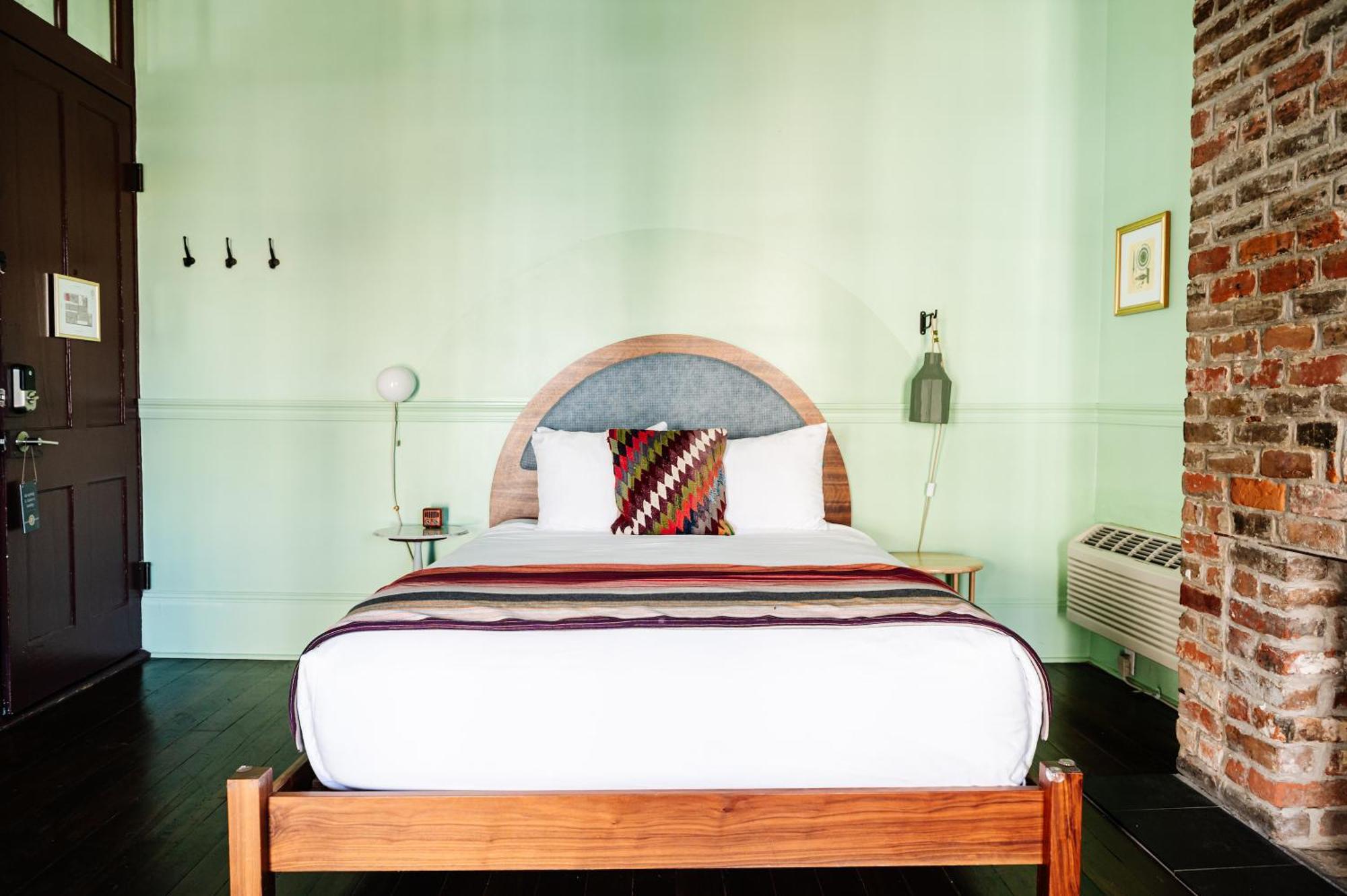 The Frenchmen By Kasa Hotel