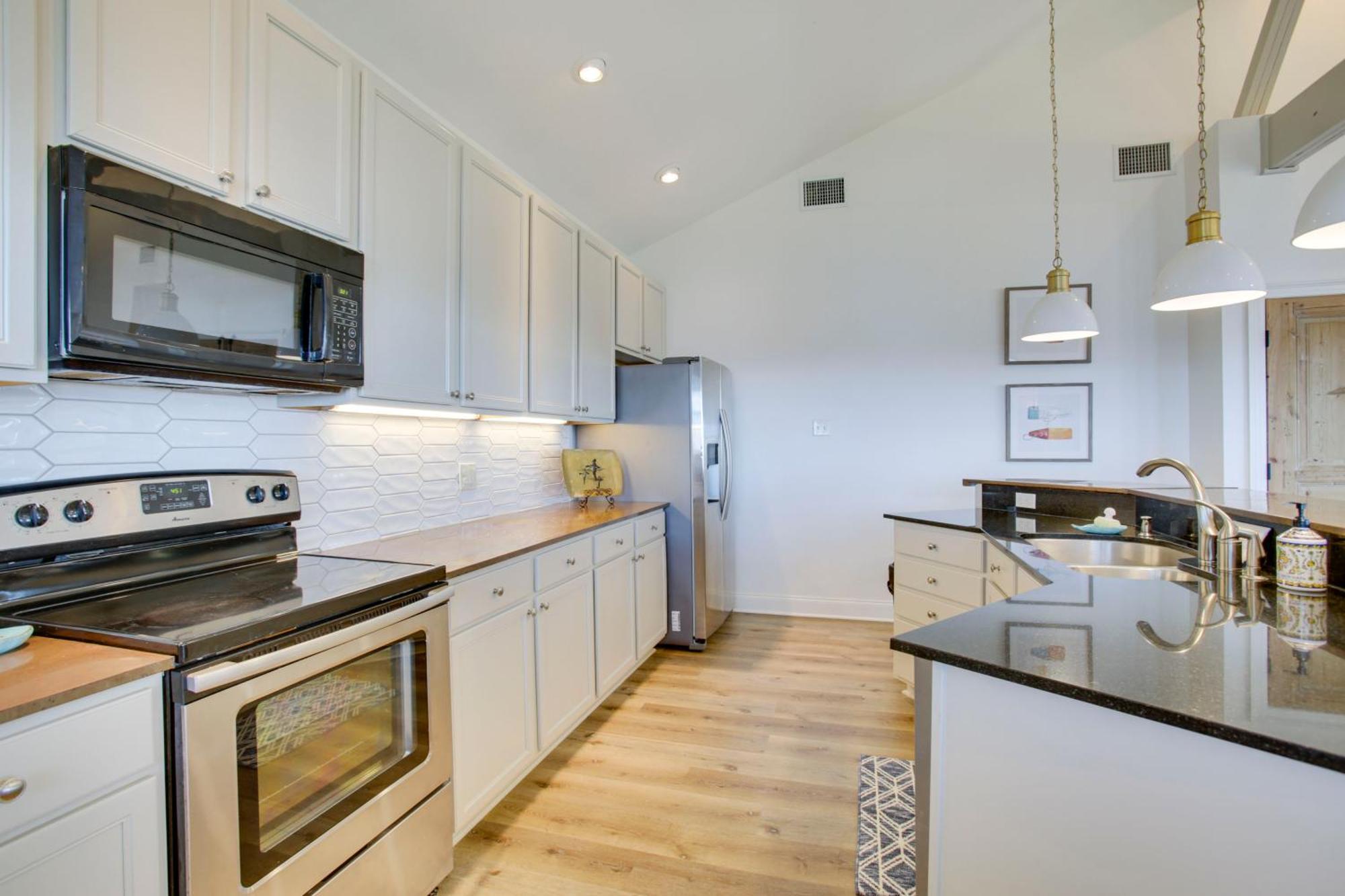 Holiday home Lakefront Retreat - Hot Tub And Kayaks!