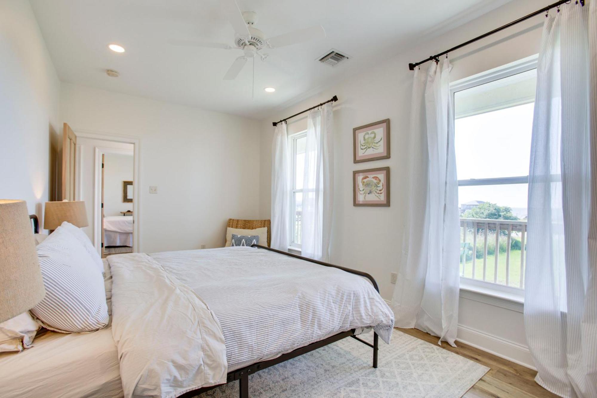 Holiday home Lakefront Retreat - Hot Tub And Kayaks! *