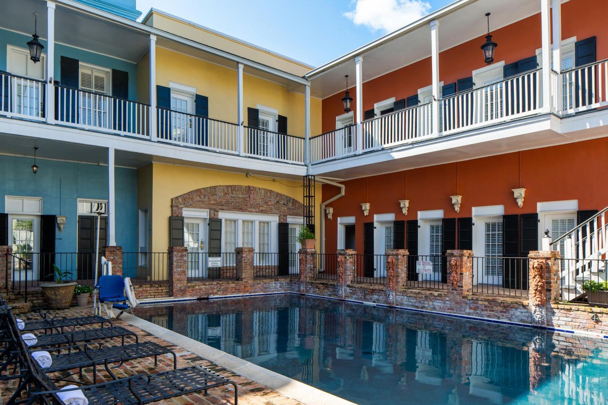 Courtyard By The French Quarter Hotel 3*