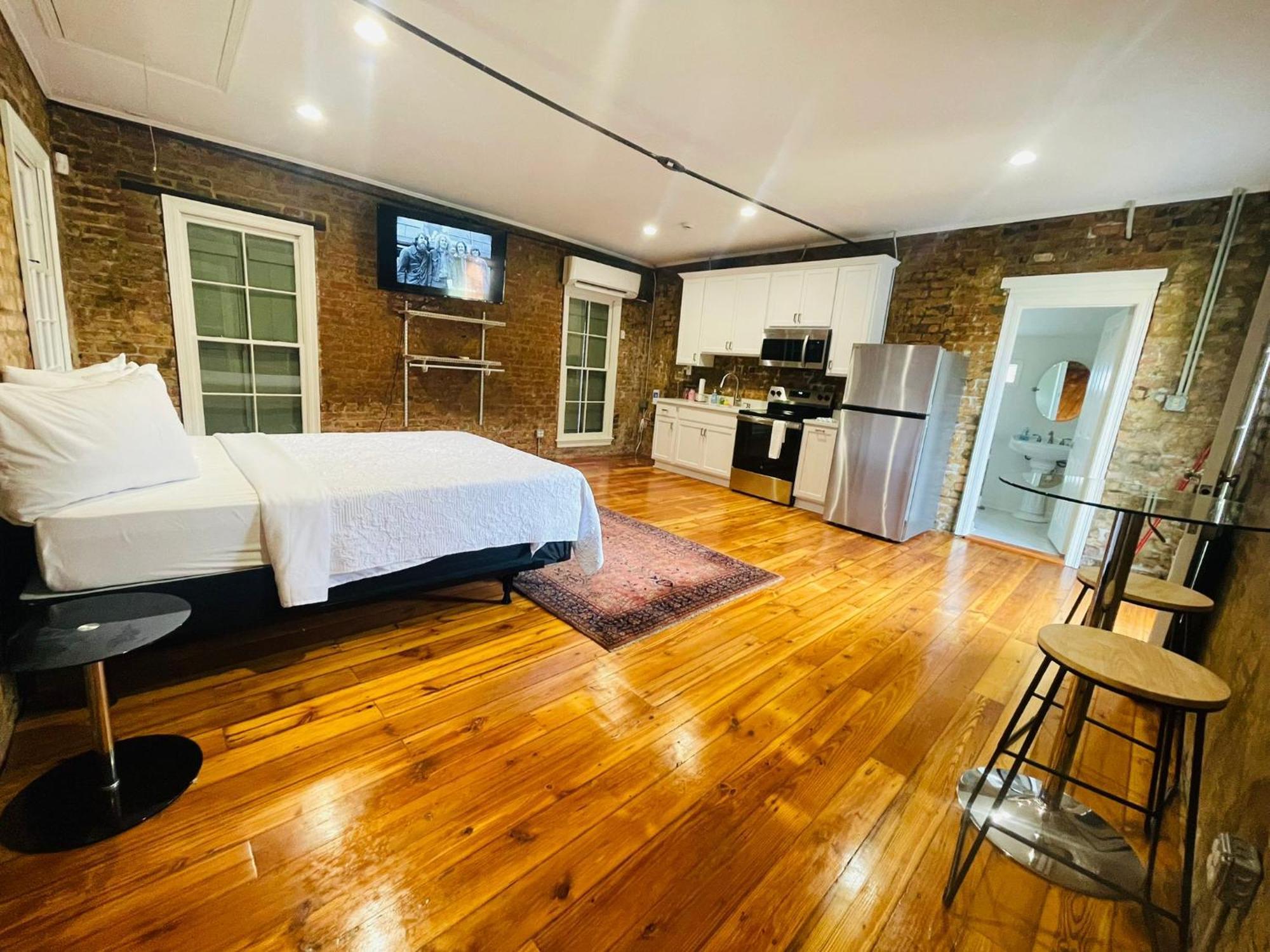 Feline Twins Apartment New Orleans