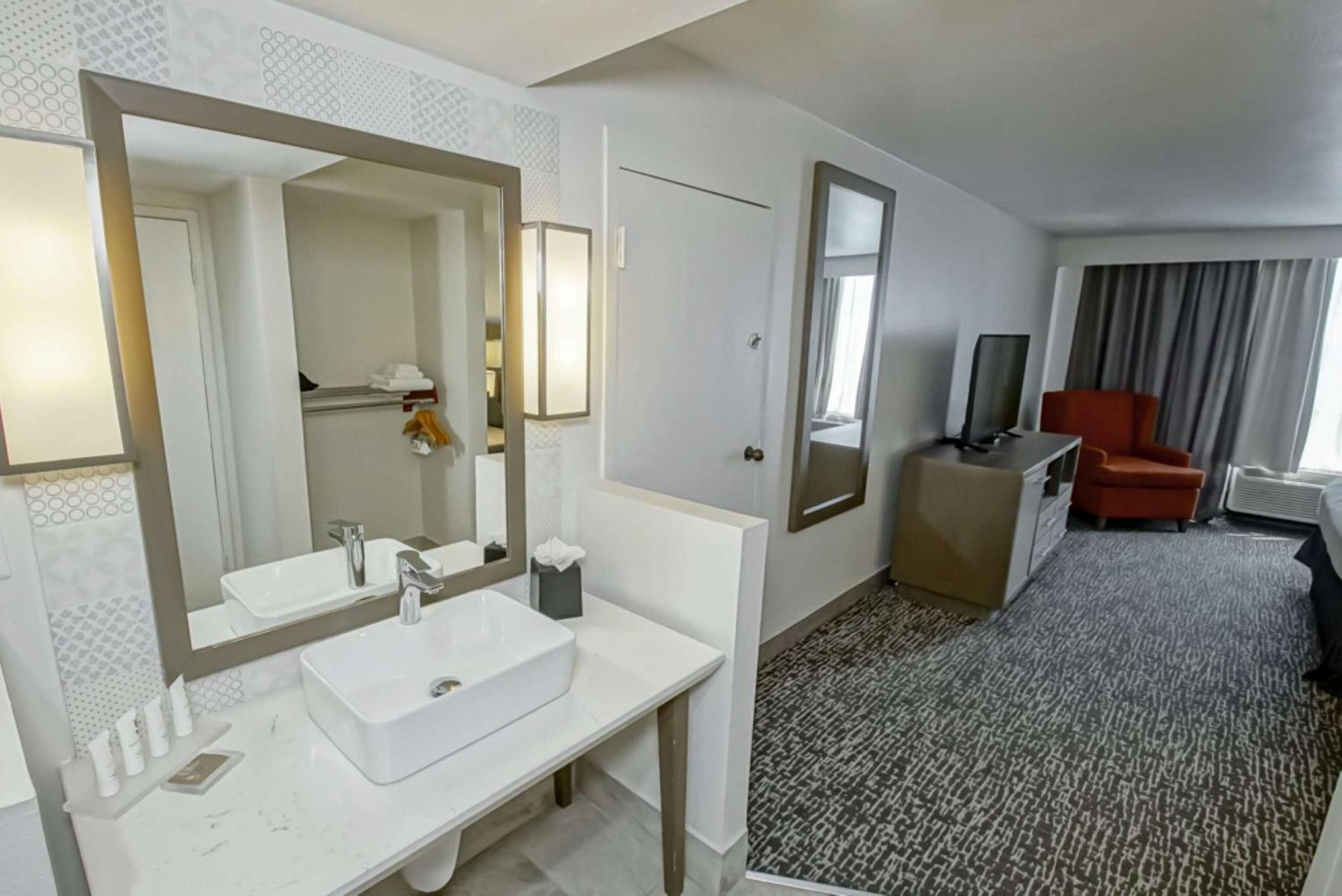 Hotel Country & By Radisson, I-10 East, La 2*