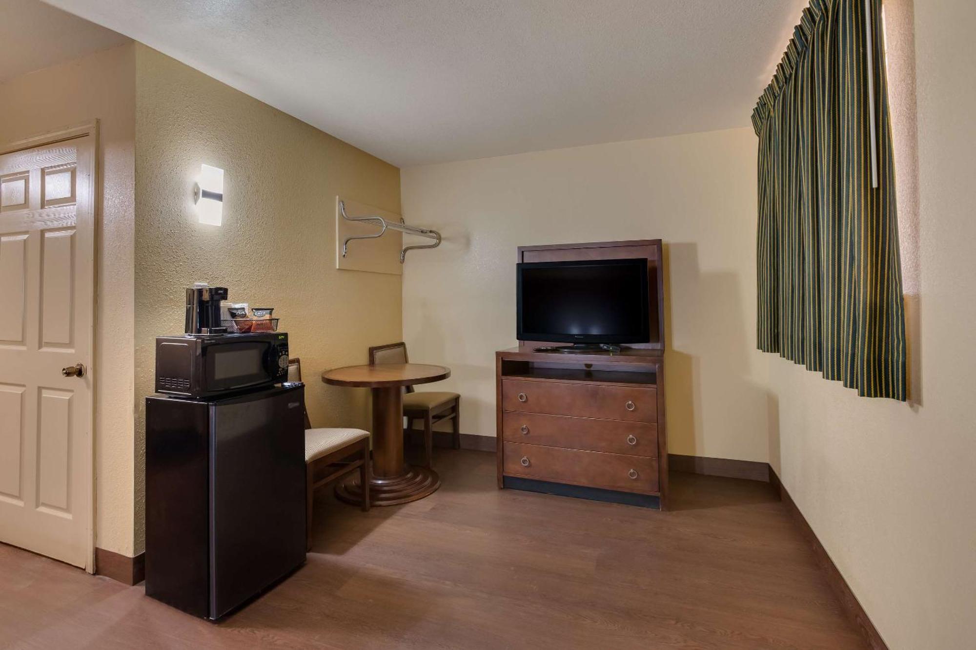 Hotel Rodeway Inn & Suites East