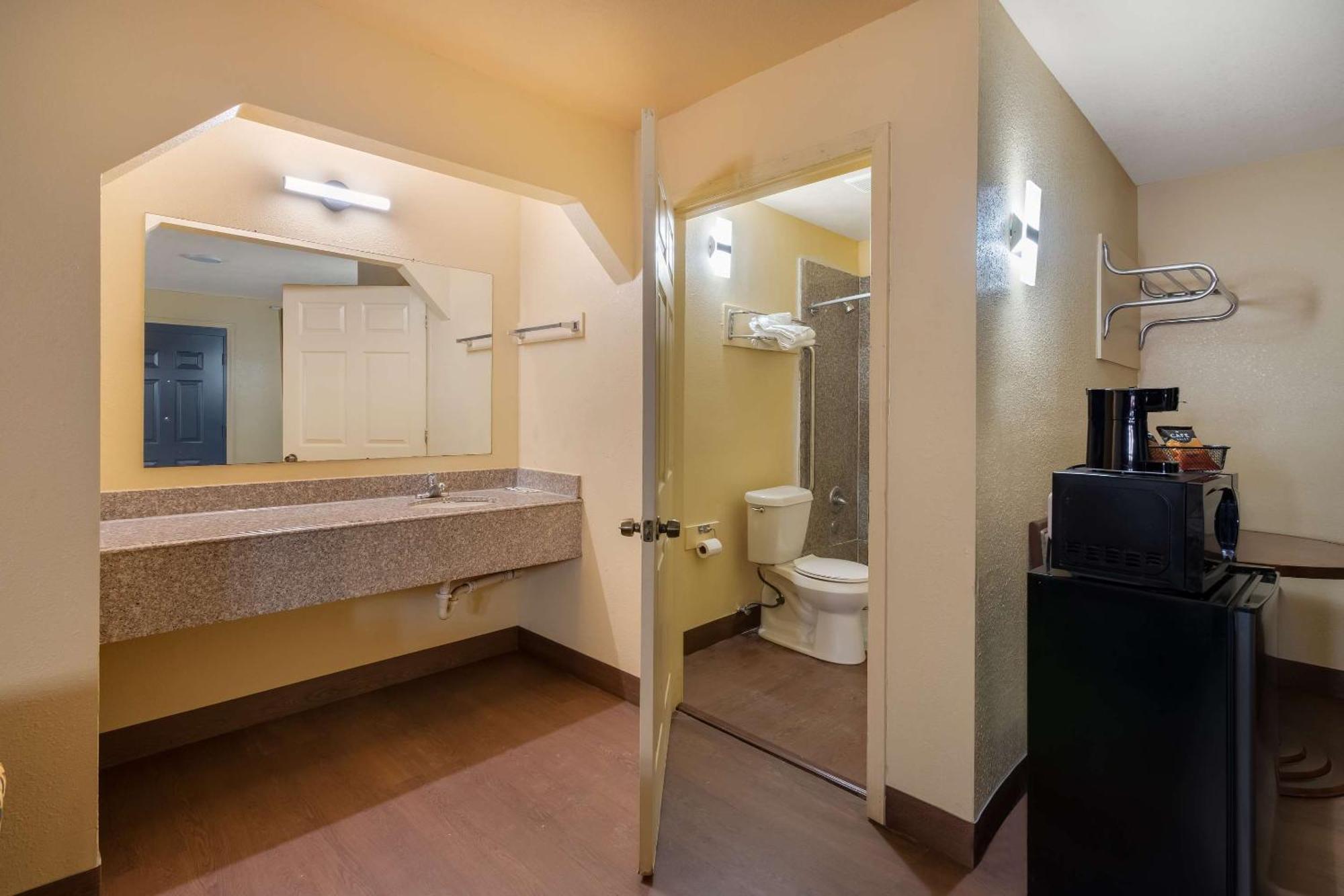 Hotel Rodeway Inn & Suites East New Orleans