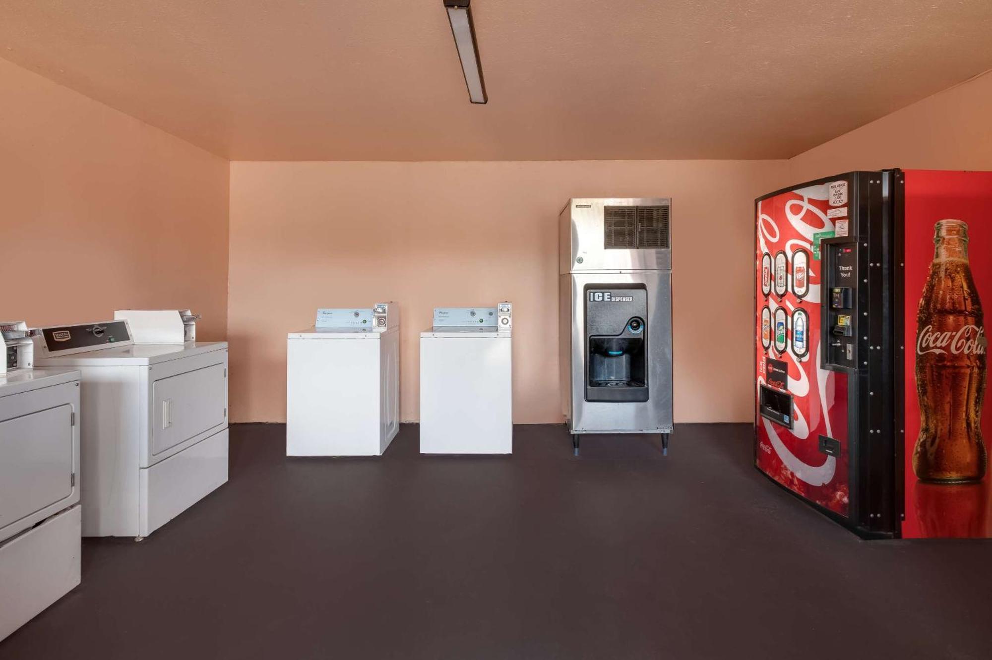Rodeway Inn & Suites East *