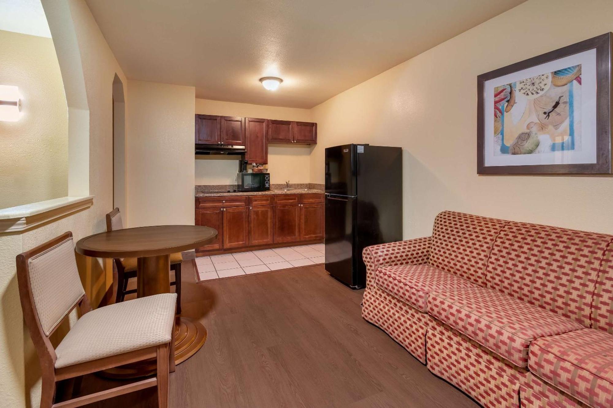 Rodeway Inn & Suites East New Orleans