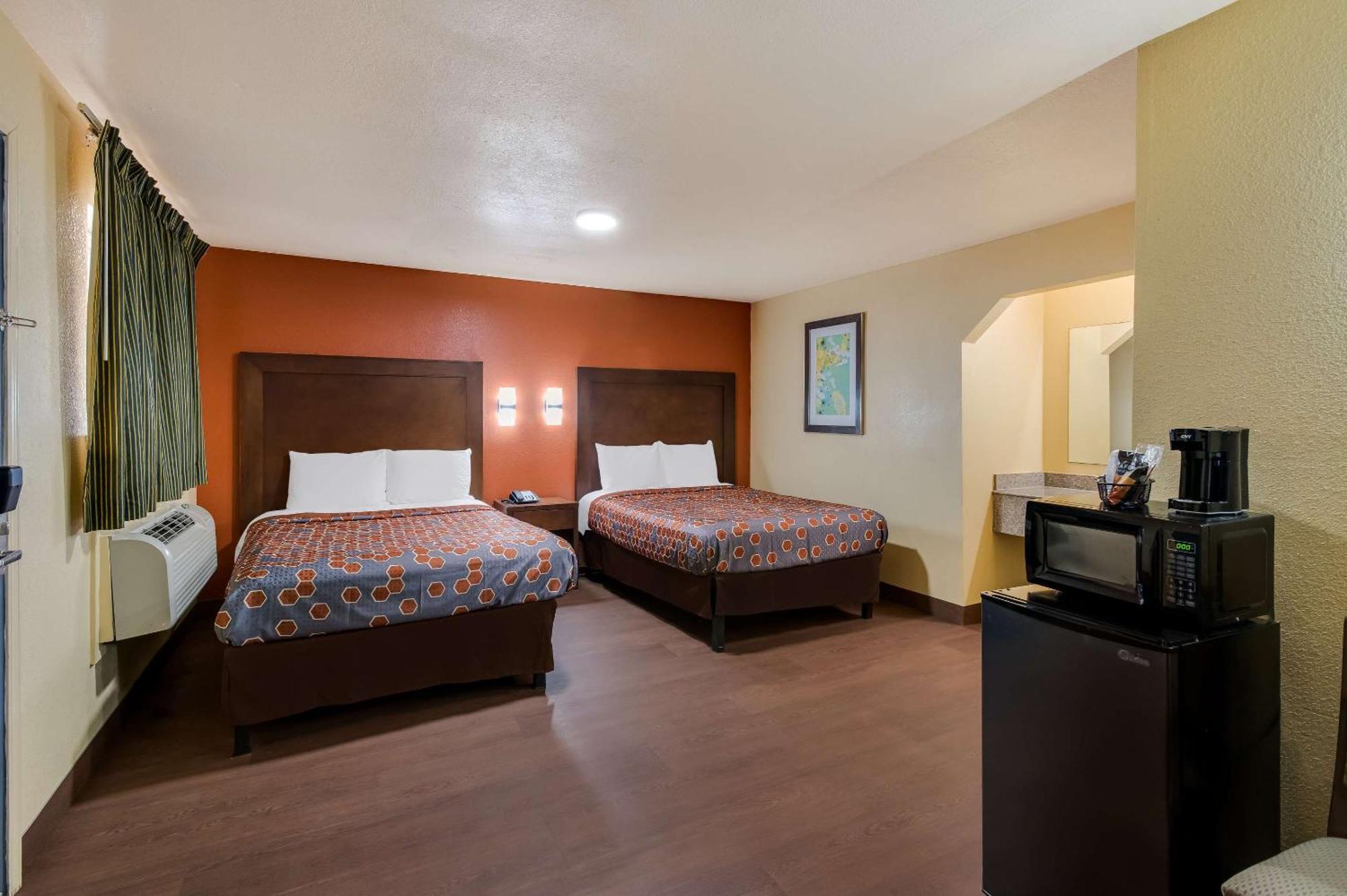 Rodeway Inn & Suites East Hotel