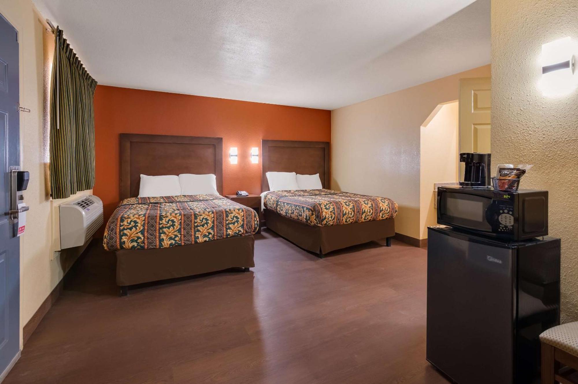 Hotel Rodeway Inn & Suites East