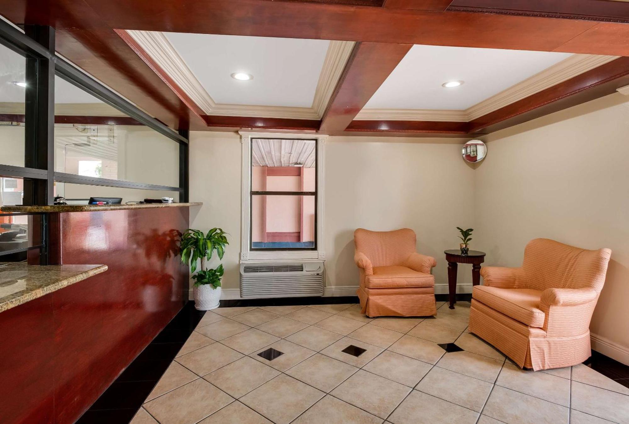 Hotel Rodeway Inn & Suites East *