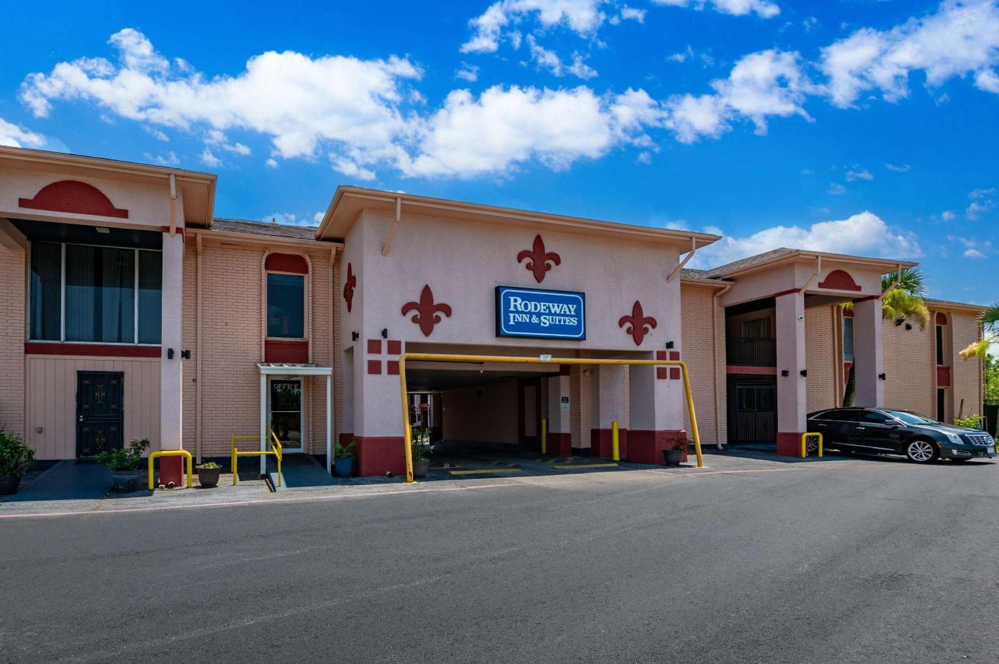 Rodeway Inn & Suites East *