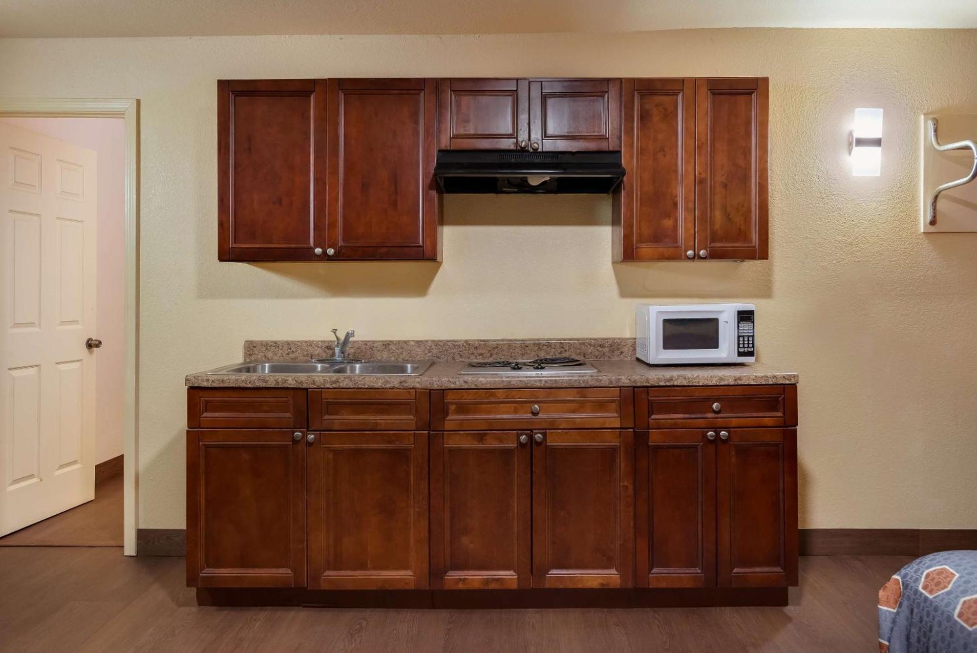 Rodeway Inn & Suites East New Orleans