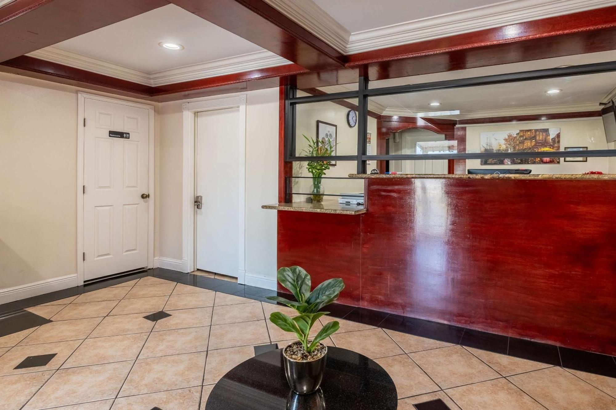 Rodeway Inn & Suites East * New Orleans