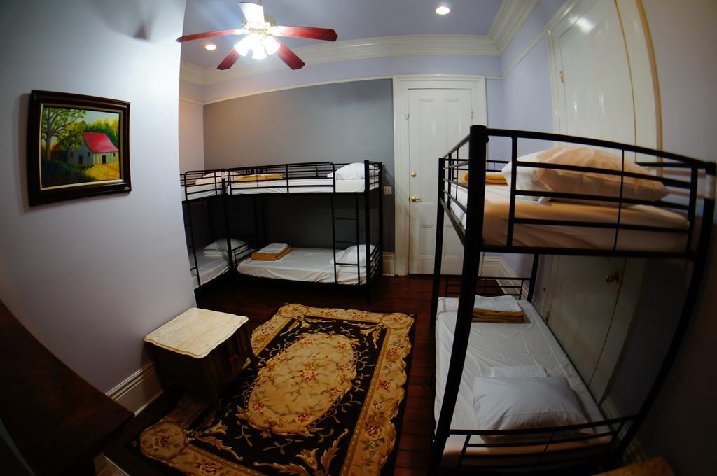 Hostel Auberge Nola *