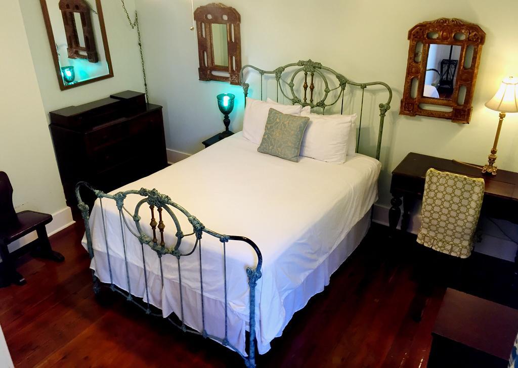 Inn Creole Gardens And