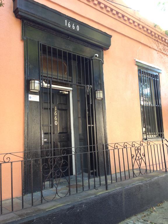 Hostel The Garden District House *