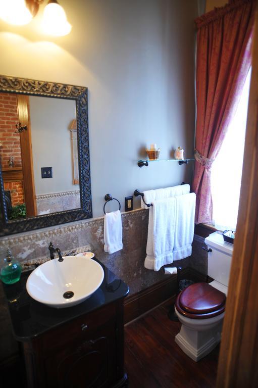 Hh Whitney House - A On The Historic Esplanade Bed & Breakfast 4*